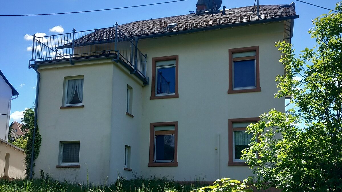 ehemaliges Pfarrhaus in Dombach steht zum Verkauf
