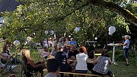 Sundowner im Pfarrgarten